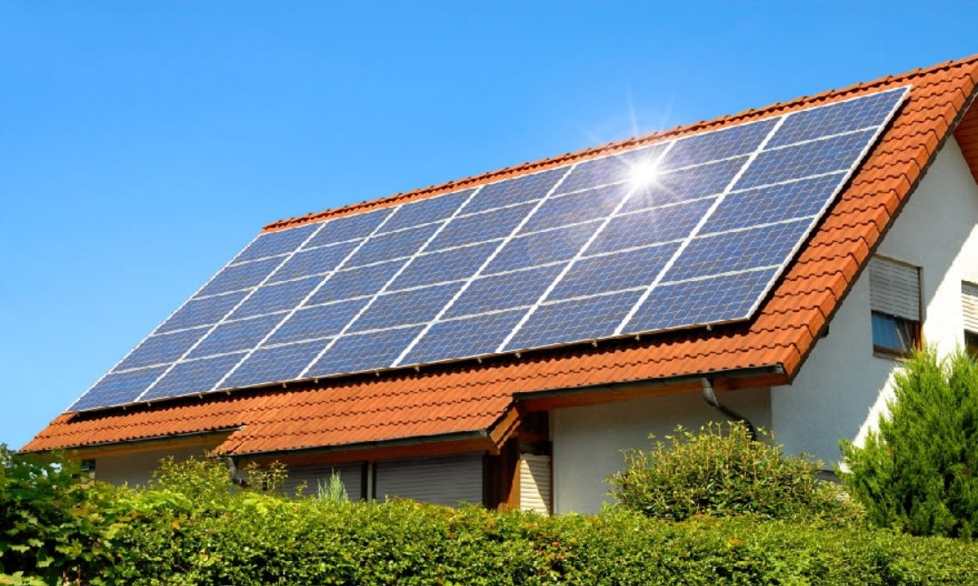 La instalación de placas solares reduce el consumo eléctrico y aumenta el valor de la propiedad
