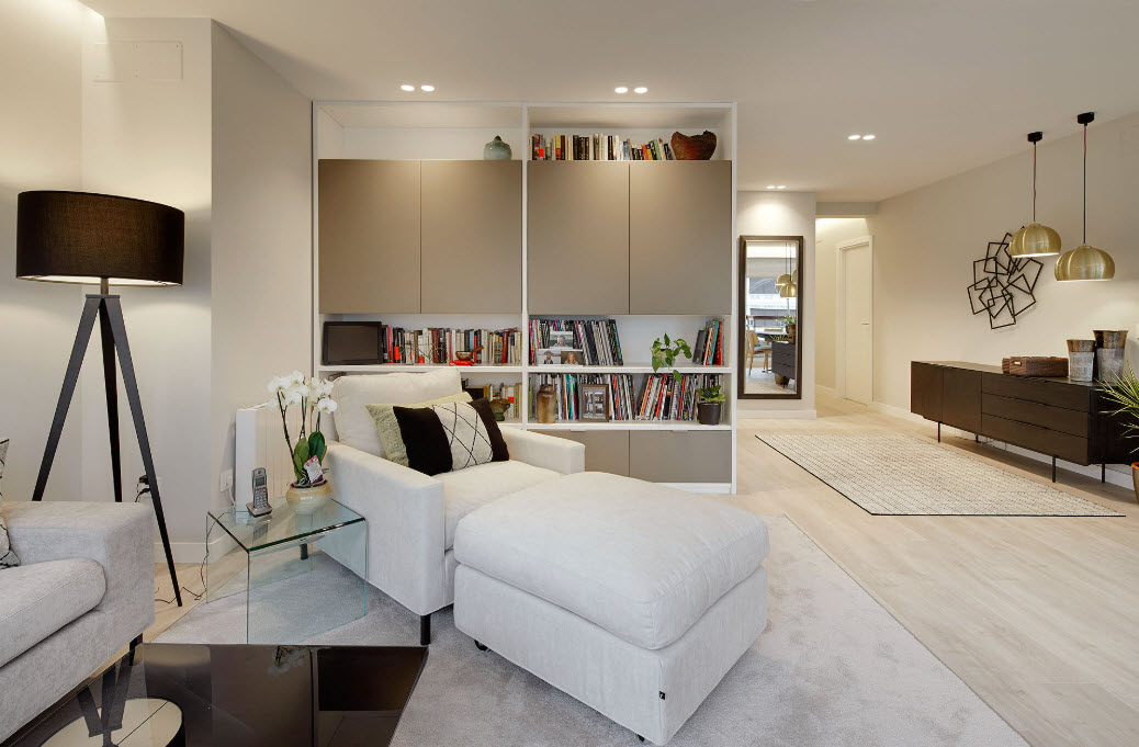 La eliminación de barreras físicas entre estancias permite una circulación más natural y un ambiente más acogedor